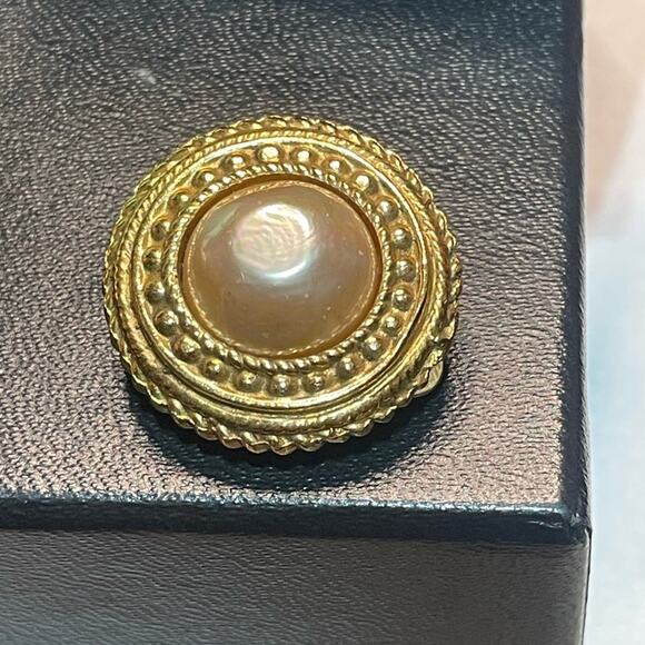 Chanel Gold Pearl Earrings - Picture 6 of 7